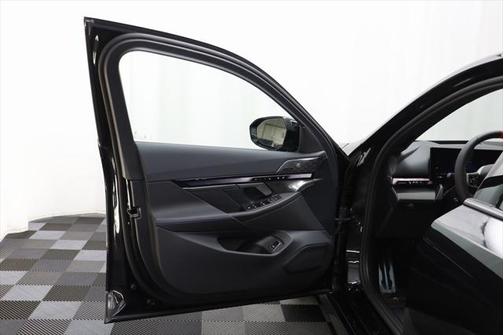 2025 BMW i5 M60