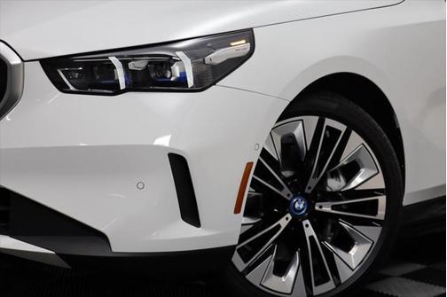 2025 BMW i5 xDrive40