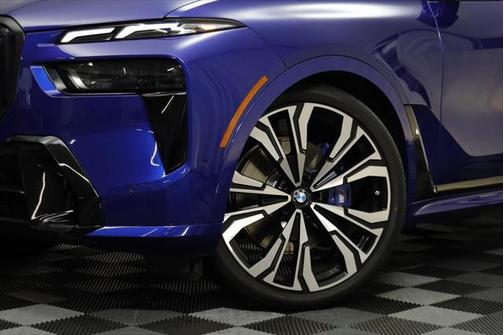 2023 BMW X7 M60i