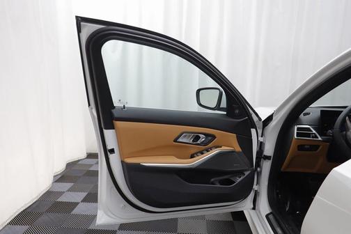 2026 BMW 330 i xDrive