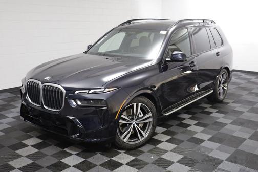 Carbon Black Metallic 2023 BMW X7 xDrive40i
