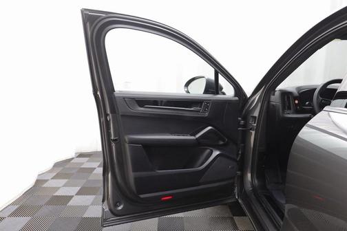 2026 Porsche Cayenne GTS