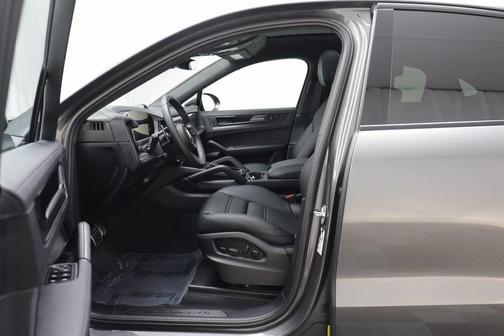 2026 Porsche Cayenne GTS