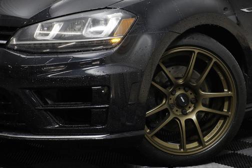 Deep Black Pearl 2016 Volkswagen Golf R 4-Door