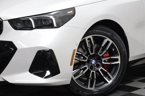 Mineral White Metallic 2027 BMW 530 i xDrive