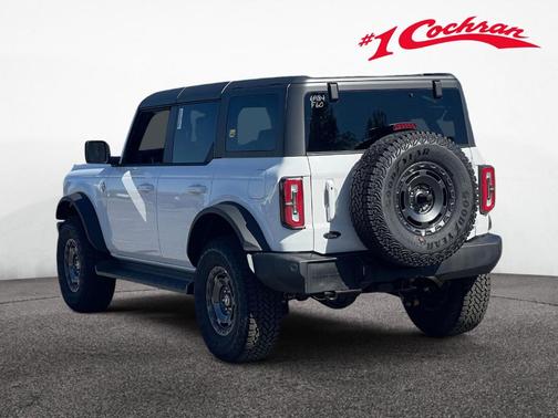 Oxford White 2025 Ford Bronco Outer Banks