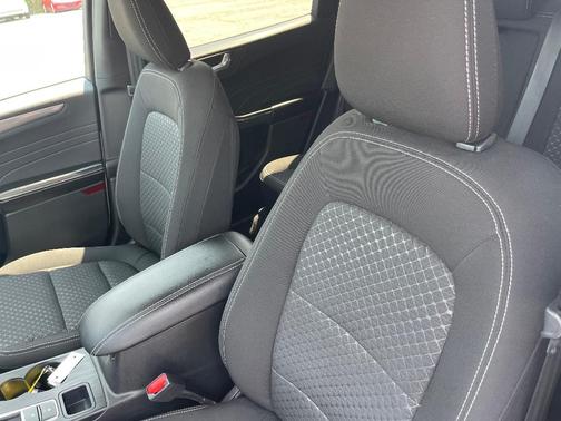 Oxford White 2023 Ford Escape Active
