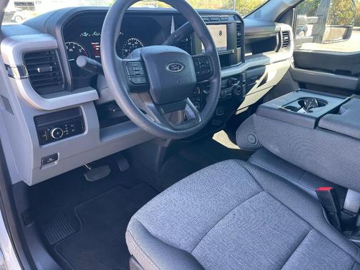 Oxford White 2024 Ford F-250 XL