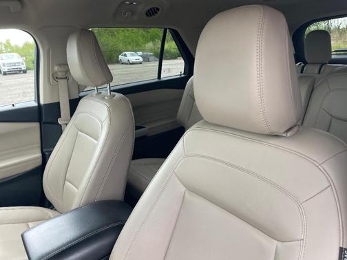 Green 2023 Ford Explorer XLT