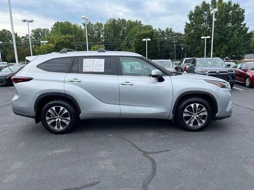 Gray 2025 Toyota Highlander XLE