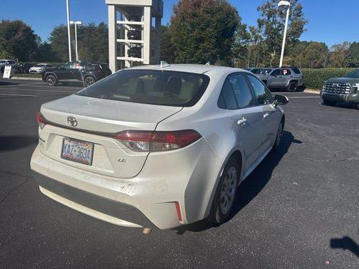 Pearl 2022 Toyota Corolla LE