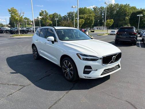 Ice White 2022 Volvo XC60 B5 Momentum