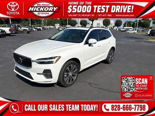 Ice White 2022 Volvo XC60 B5 Momentum