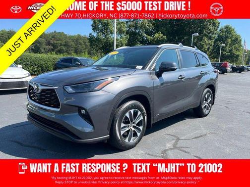 Wind Chill Pearl 2025 Toyota Highlander Hybrid XLE