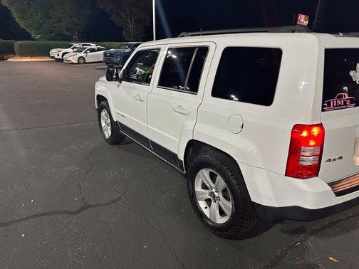Bright White Clearcoat 2016 Jeep Patriot Latitude