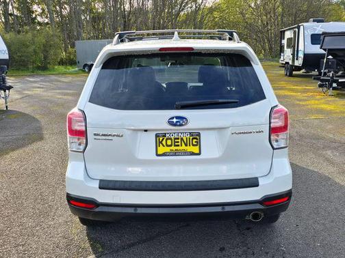 Crystal White Pearl 2018 Subaru Forester 2.5i Touring