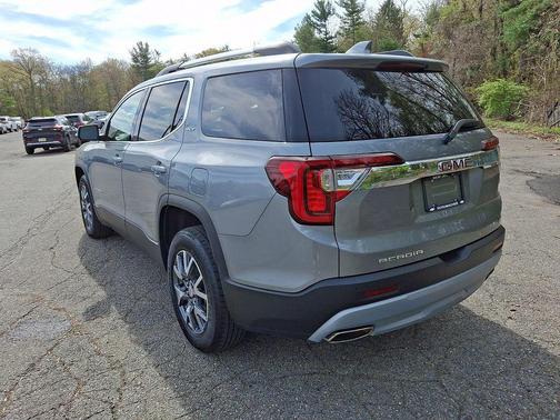 Sterling Metallic 2023 GMC Acadia AWD SLT