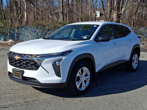 Summit White 2024 Chevrolet Trax LS