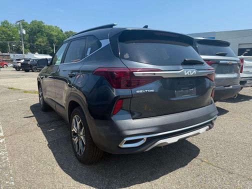 Gravity Gray 2022 Kia Seltos EX