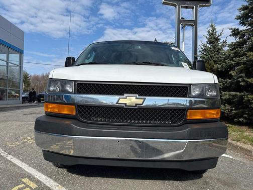 Summit White 2024 Chevrolet Express 2500 RWD 2500 Regular Wheelbase WT