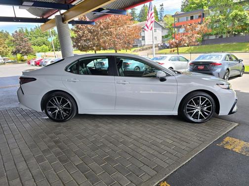 Ice Cap 2024 Toyota Camry SE