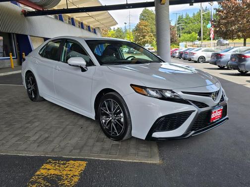Ice Cap 2024 Toyota Camry SE