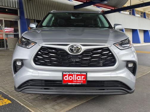 Celestial Silver Metallic 2024 Toyota Highlander XLE