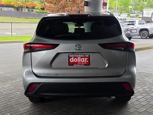 Celestial Silver Metallic 2024 Toyota Highlander XLE