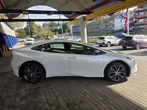 2024 Toyota Prius LE