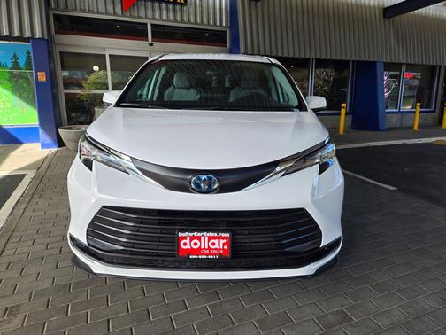 2023 Toyota Sienna LE
