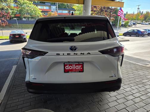 2023 Toyota Sienna LE
