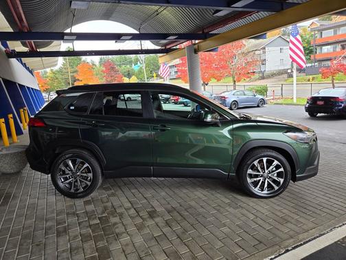 2024 Toyota Corolla Cross XLE