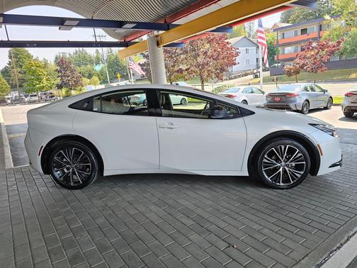 2023 Toyota Prius XLE