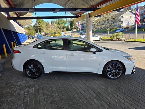 2024 Toyota Corolla Hybrid SE