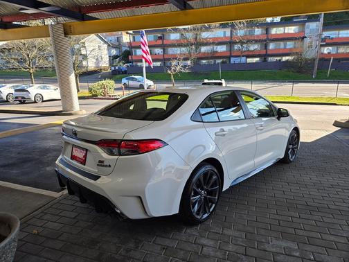 2024 Toyota Corolla Hybrid SE