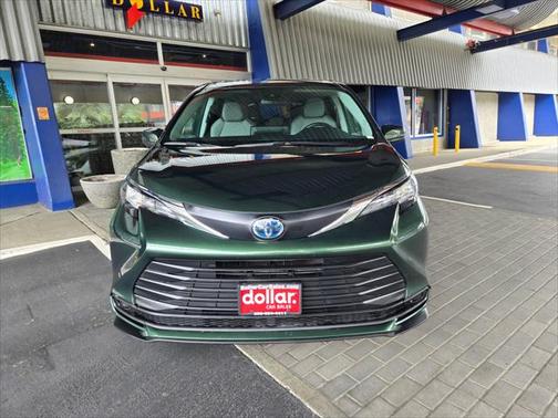 2023 Toyota Sienna LE