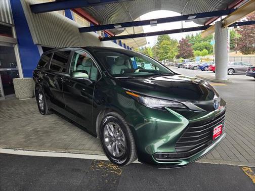 2023 Toyota Sienna LE