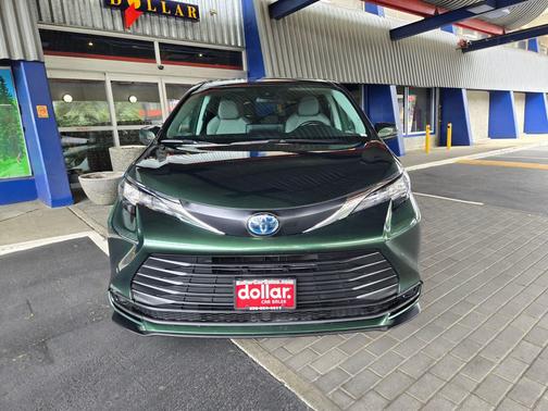 2023 Toyota Sienna LE