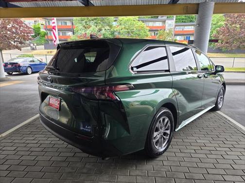 2023 Toyota Sienna LE