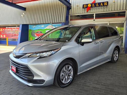 2023 Toyota Sienna LE
