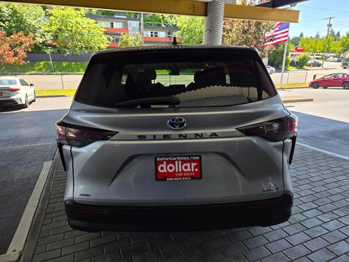 2023 Toyota Sienna LE