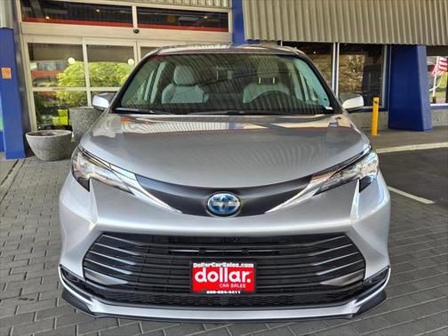 2023 Toyota Sienna LE