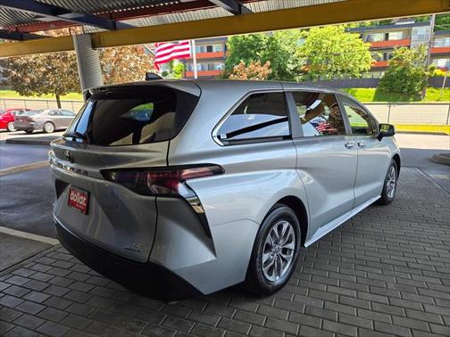 2023 Toyota Sienna LE