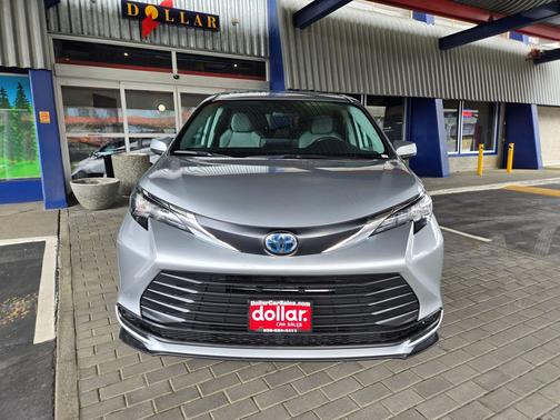 2023 Toyota Sienna LE