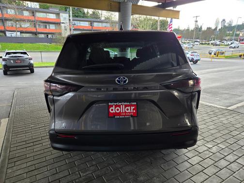 2024 Toyota Sienna LE