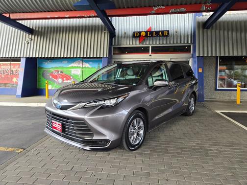 2024 Toyota Sienna LE