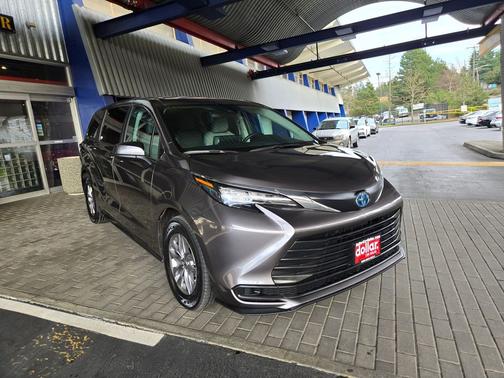 2024 Toyota Sienna LE