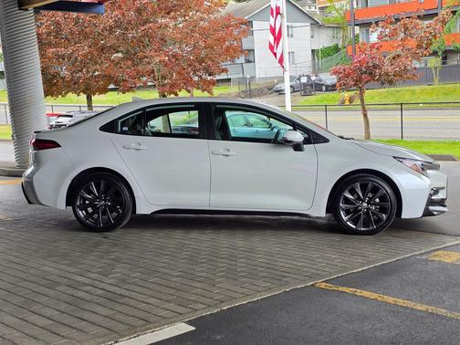 Ice Cap 2024 Toyota Corolla XSE