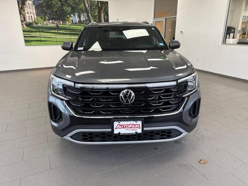 Platinum Gray Metallic 2025 Volkswagen Atlas Cross Sport 2.0T SE