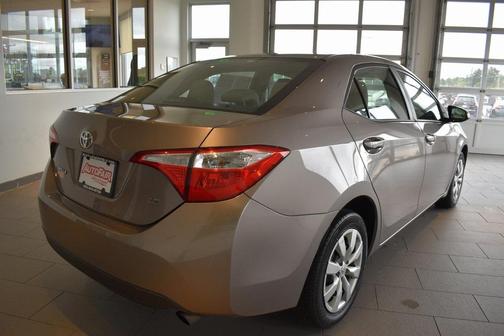 Photo 5 of 28 of 2015 Toyota Corolla LE